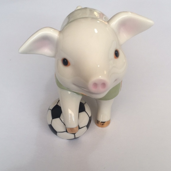Lenox Soccer Pig figurine with 22k gold accent - Picture 3 of 6